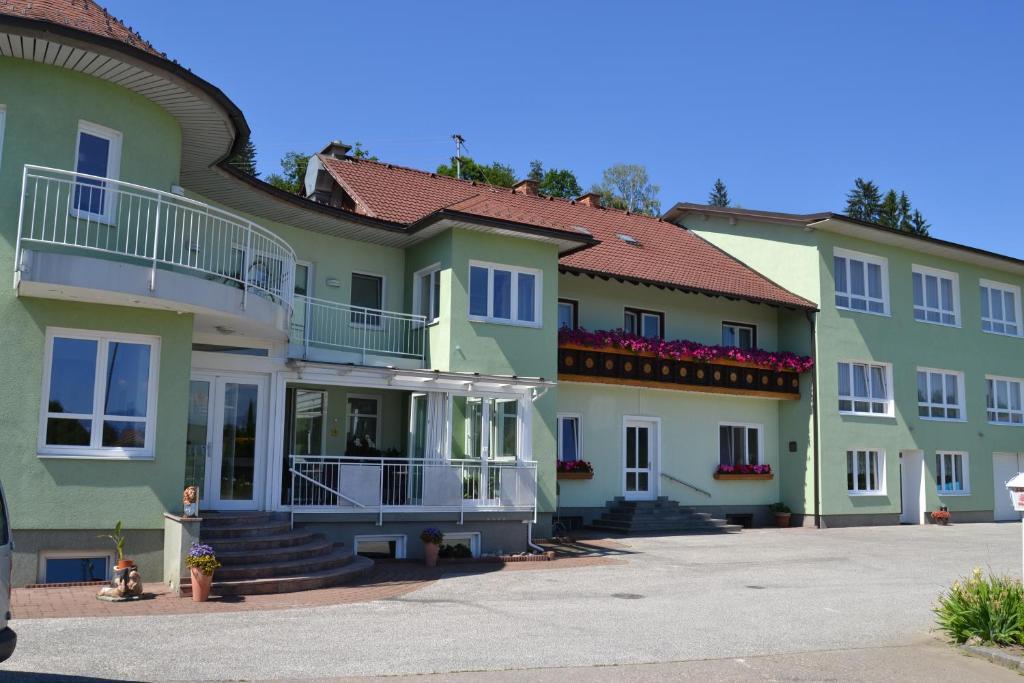 Hotel Pension Karawankenblick à Moosburg Extérieur photo