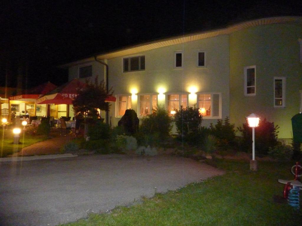 Hotel Pension Karawankenblick à Moosburg Extérieur photo